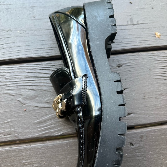 Guess Hillford Lug Sole Loafers Chunky Platform Women’s US 10M Gold Chain - Picture 10 of 11